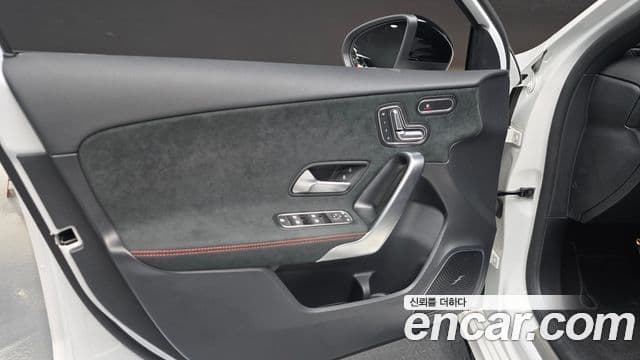 Mercedes-Benz A-Class 2025 — Photo 17/31