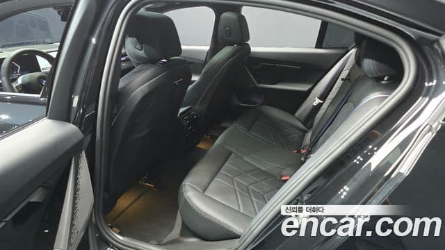 BMW 5 Series 2025 — ფოტო 12/20