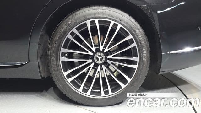 Mercedes-Benz S-Class 2022 — Photo 2/37