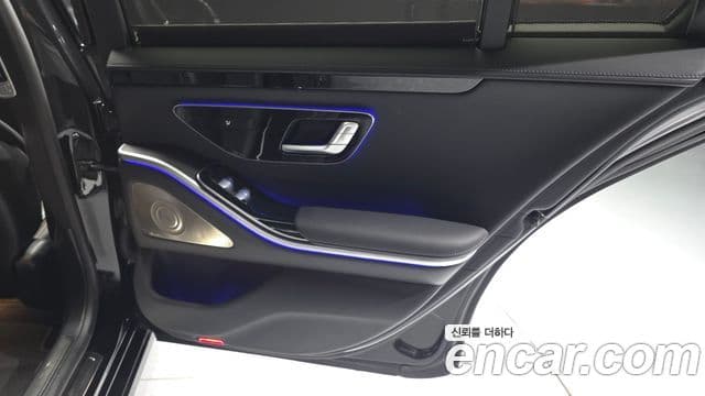 Mercedes-Benz S-Class 2022 — Photo 21/37