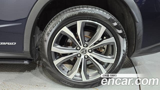 Lexus RX450h 2018 — Şəkil 27/39