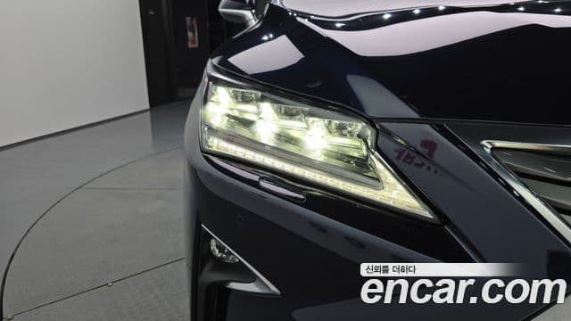 Lexus RX450h 2018 — Şəkil 18/39