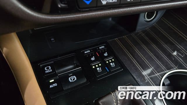 Lexus RX450h 2018 — Şəkil 30/39