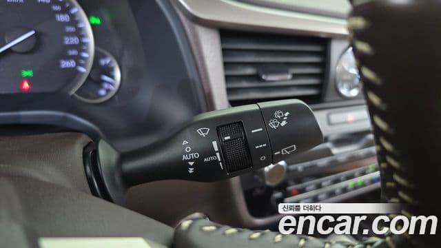 Lexus RX450h 2018 — Şəkil 28/39