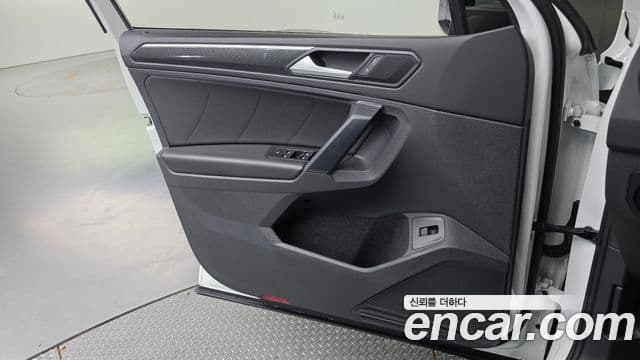 Volkswagen Tiguan 2023 — Photo 11/31