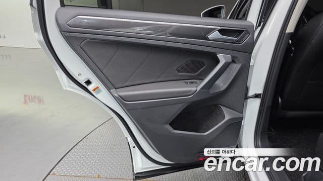 Volkswagen Tiguan 2023 — Photo 30/31