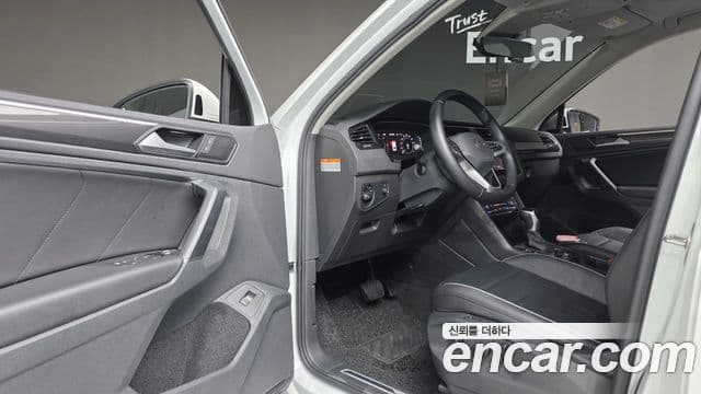 Volkswagen Tiguan 2023 — Photo 8/31