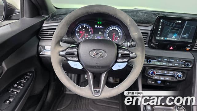 Hyundai Veloster 2021 — Şəkil 13/20