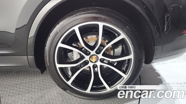 Porsche Cayenne 2022 — Photo 17/34