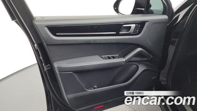 Porsche Cayenne 2022 — Photo 23/34