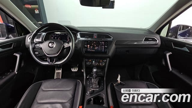 Volkswagen Tiguan 2018 — ფოტო 7/20