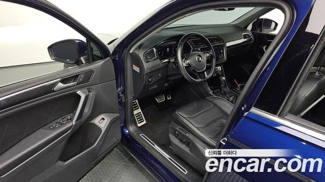 Volkswagen Tiguan 2018 — ფოტო 11/20