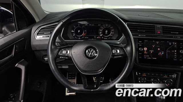 Volkswagen Tiguan 2018 — ფოტო 13/20