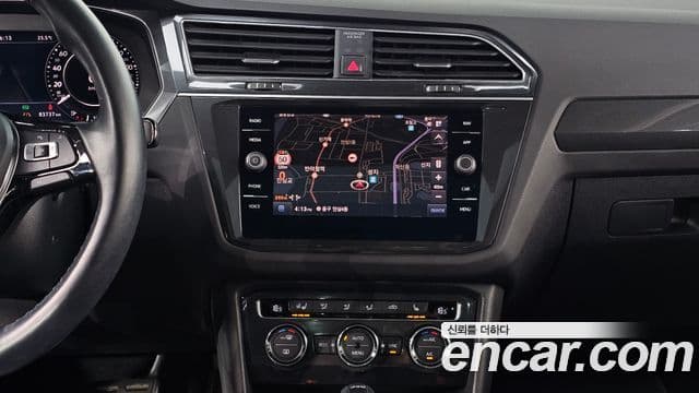 Volkswagen Tiguan 2018 — ფოტო 15/20