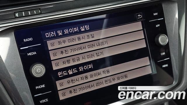 Volkswagen Tiguan 2018 — ფოტო 17/20