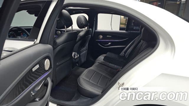 Mercedes-Benz E-Class 2023 — Şəkil 11/20