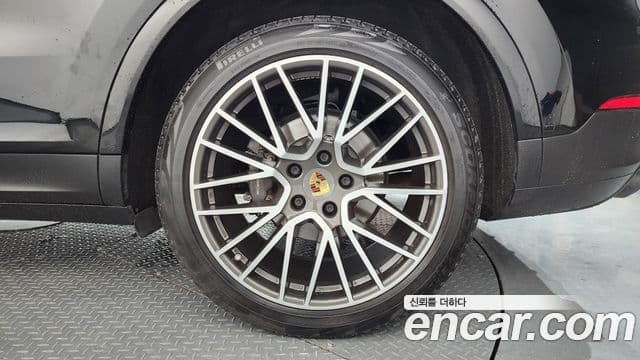 Porsche Cayenne 2019 — ფოტო 22/33