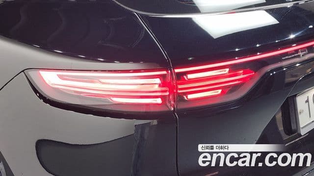 Porsche Cayenne 2019 — ფოტო 18/33