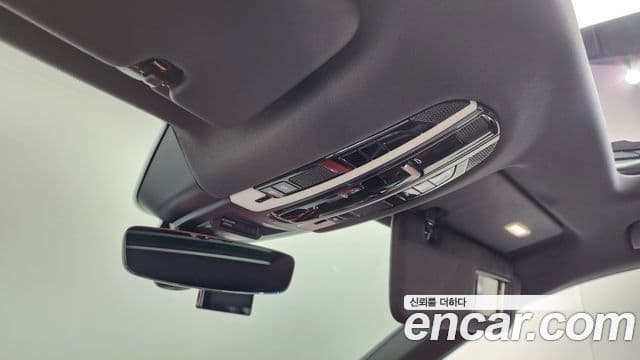 Porsche Cayenne 2019 — ფოტო 24/33