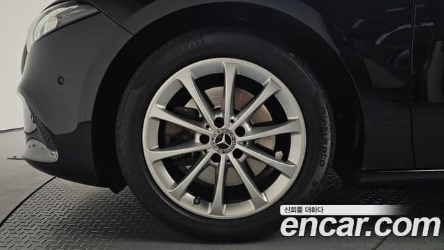 Mercedes-Benz A-Class 2020 — ფოტო 5/20