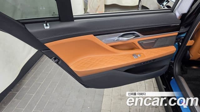 BMW 7 Series 2020 — ფოტო 18/33