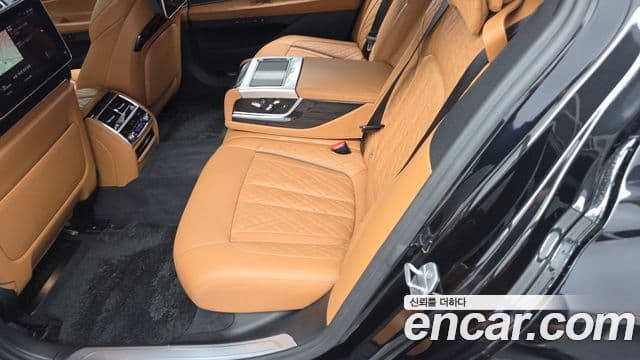 BMW 7 Series 2020 — ფოტო 13/33