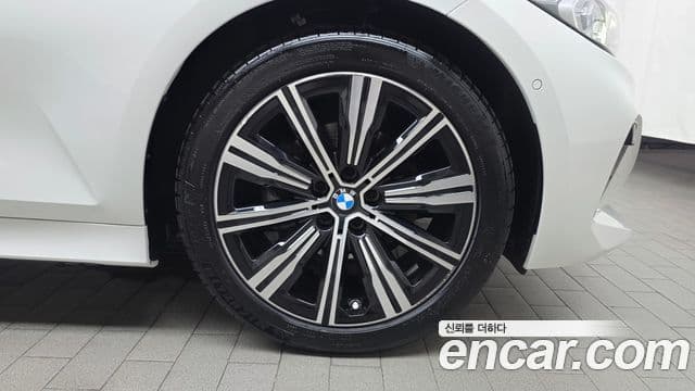 BMW 3 Series 2025 — Photo 18/30