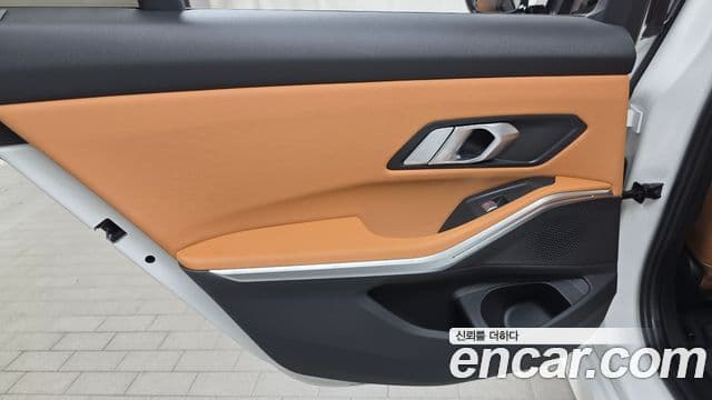 BMW 3 Series 2025 — Photo 10/30