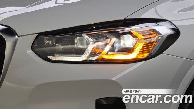 BMW X4 2023 — Şəkil 28/30