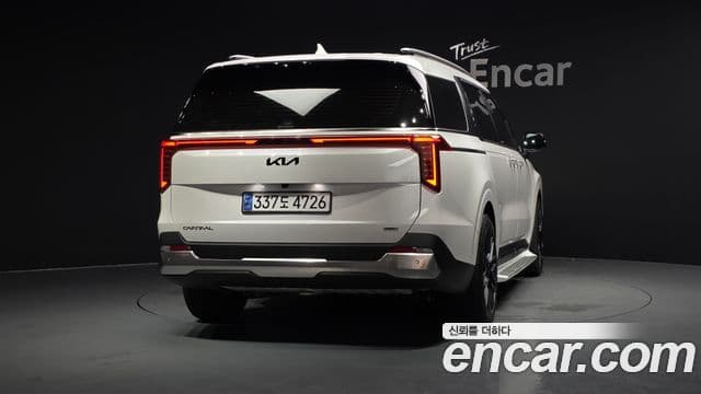 Kia Carnival 2023 — ფოტო 29/46