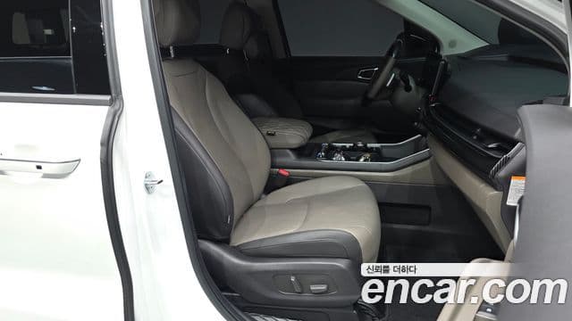 Kia Carnival 2023 — ფოტო 17/46