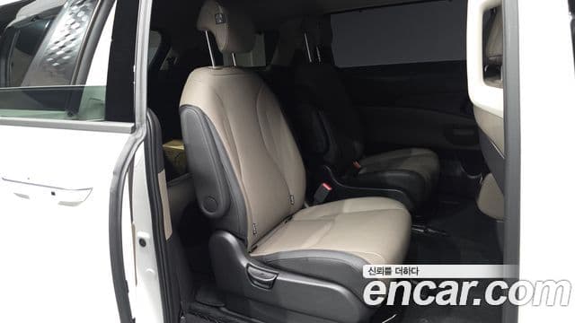 Kia Carnival 2023 — ფოტო 45/46