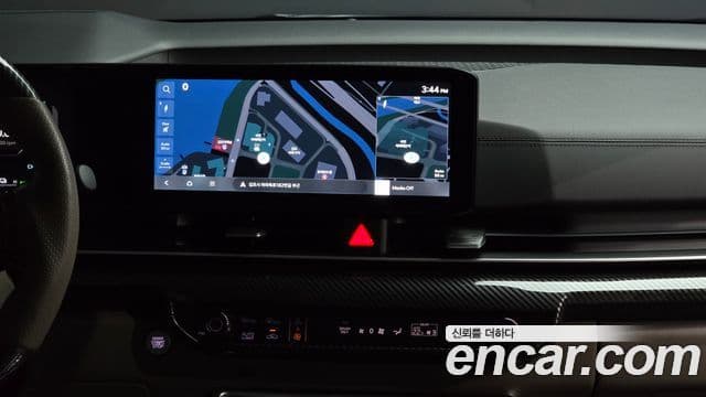 Kia Carnival 2023 — ფოტო 31/46