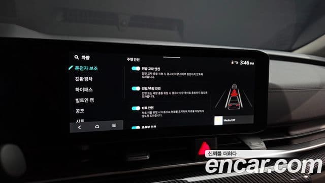 Kia Carnival 2023 — ფოტო 32/46