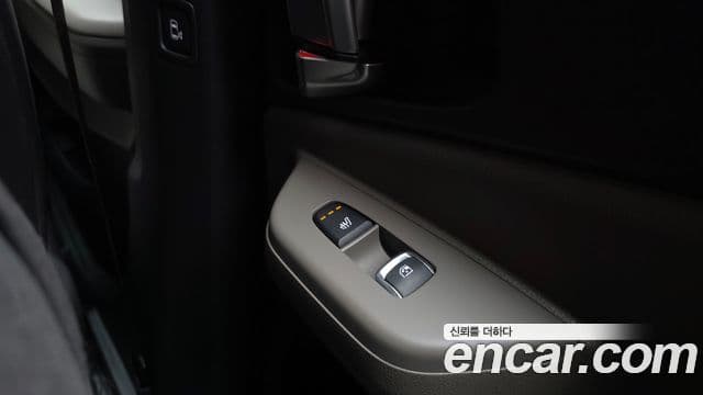 Kia Carnival 2023 — ფოტო 23/46