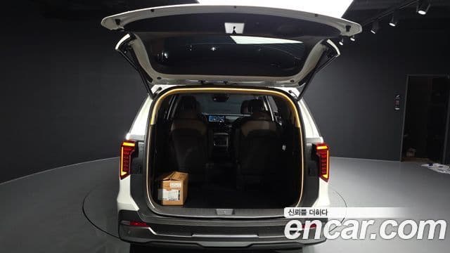 Kia Carnival 2023 — ფოტო 3/46