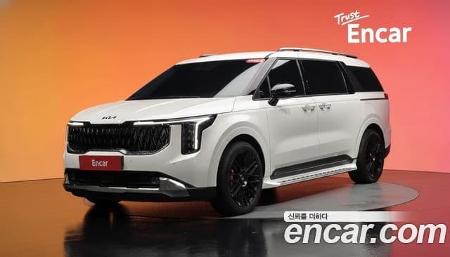 Kia Carnival 2023 — ფოტო 18/46