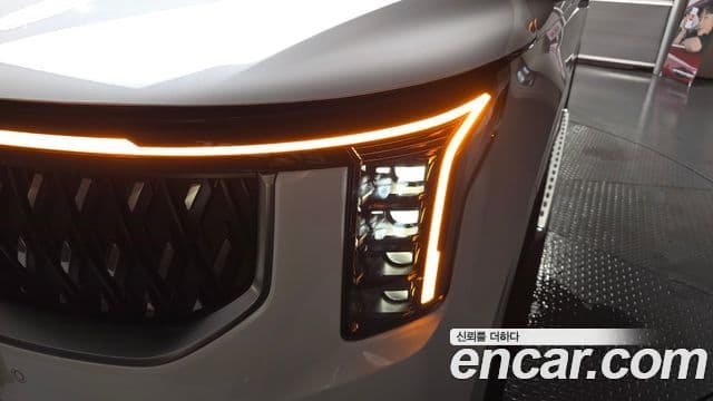 Kia Carnival 2023 — ფოტო 36/46