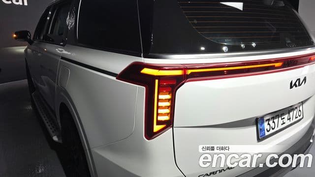 Kia Carnival 2023 — ფოტო 11/46