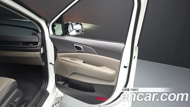 Kia Carnival 2023 — ფოტო 12/46