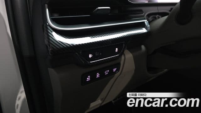 Kia Carnival 2023 — ფოტო 24/46