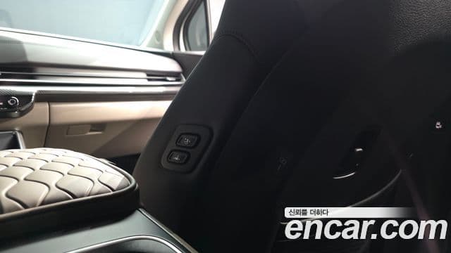 Kia Carnival 2023 — ფოტო 22/46
