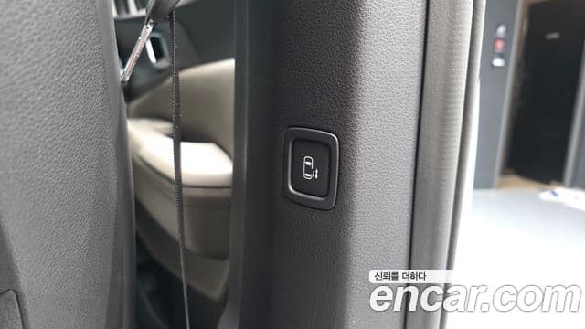 Kia Carnival 2023 — ფოტო 34/46