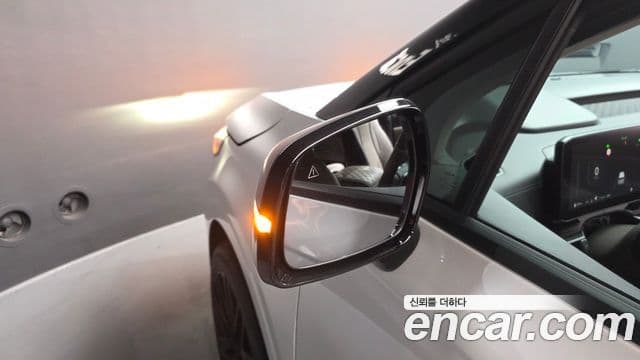 Kia Carnival 2023 — ფოტო 35/46