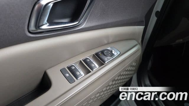Kia Carnival 2023 — ფოტო 40/46