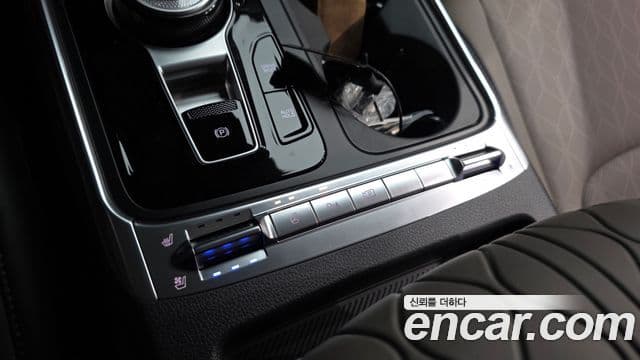Kia Carnival 2023 — ფოტო 20/46