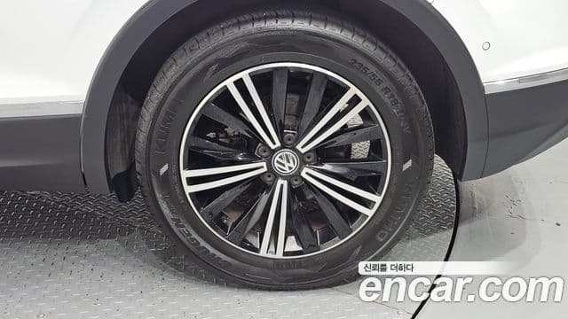 Volkswagen Tiguan 2020 — Photo 6/33