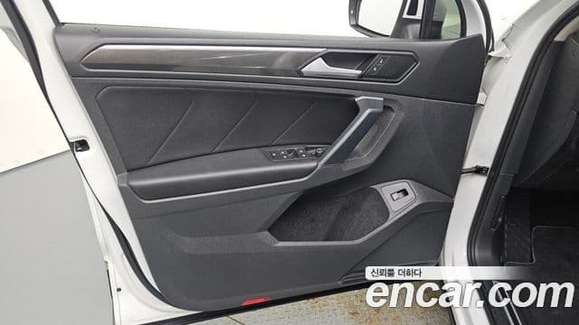 Volkswagen Tiguan 2020 — Photo 10/33