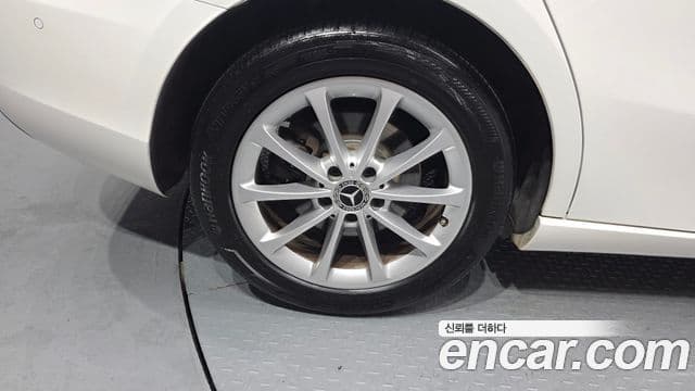 Mercedes-Benz A-Class 2020 — Şəkil 5/20