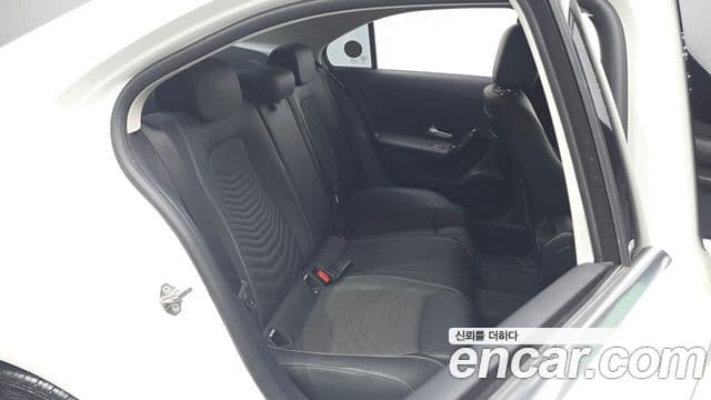 Mercedes-Benz A-Class 2020 — Şəkil 11/20